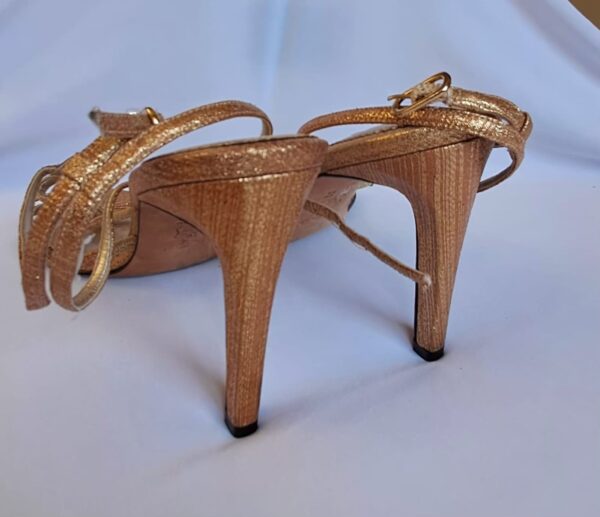 SANDALIAS DORADAS MINGO